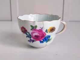 MEISSEN – Kaffeetasse, Blumenmalerei, defekt